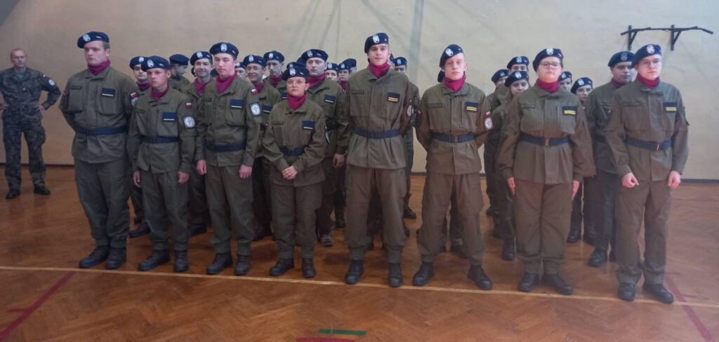 Oddziały przygotowania wojskowego w mundurach
