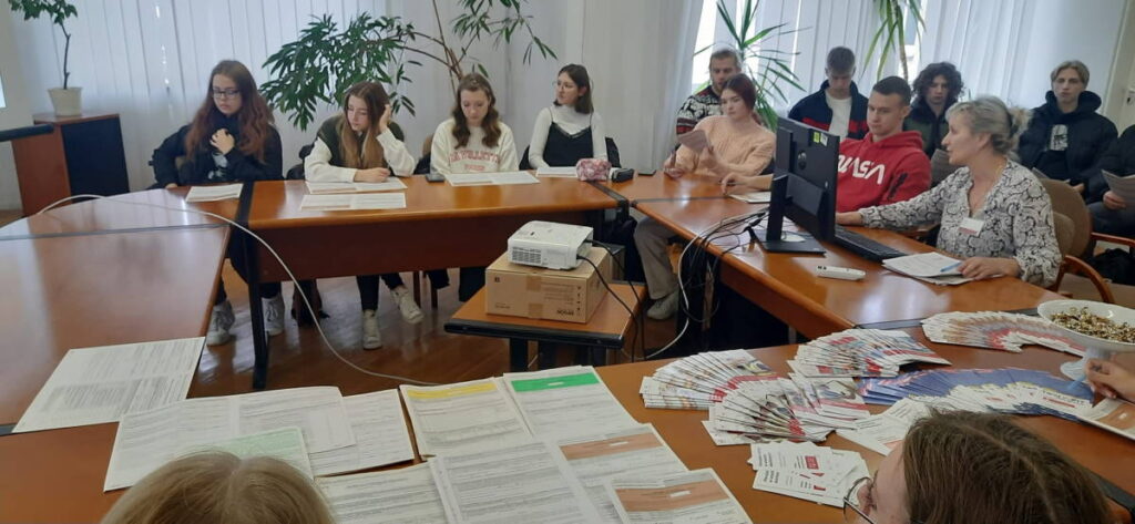 Uczniowie klas III na spotkaniu w Urzędzie Skarbowym w Augustowie