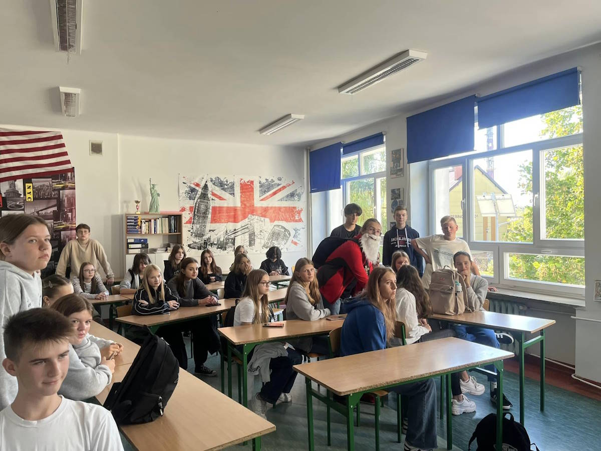 Uczniowie biorący udział w przygotowanych konkurencjach