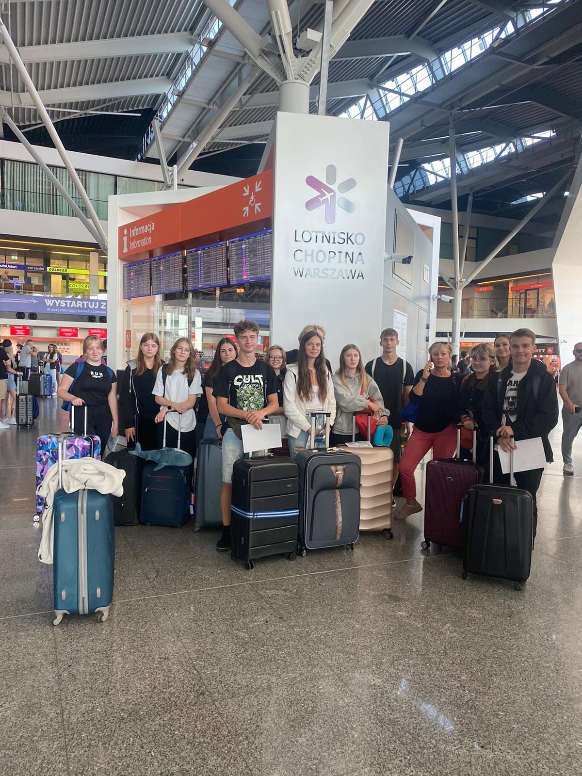 Uczestnicy wyjazdu do Walencji na Lotnisku Chopina