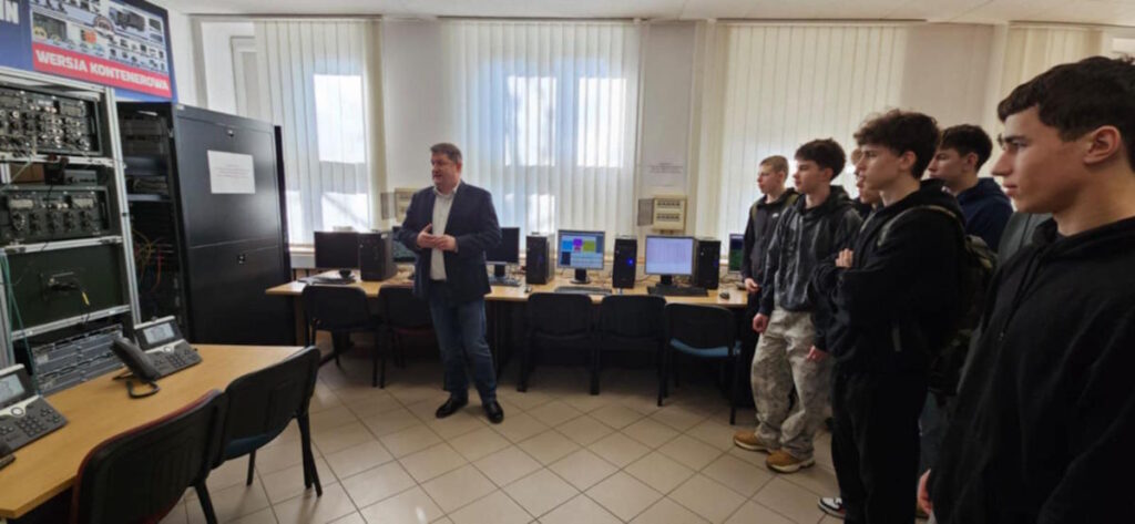 Uczestnicy wycieczki w laboratorium