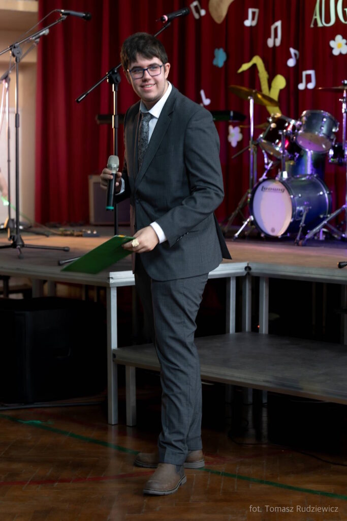 Konferansjer Jakub Bienasz z klasy 4A