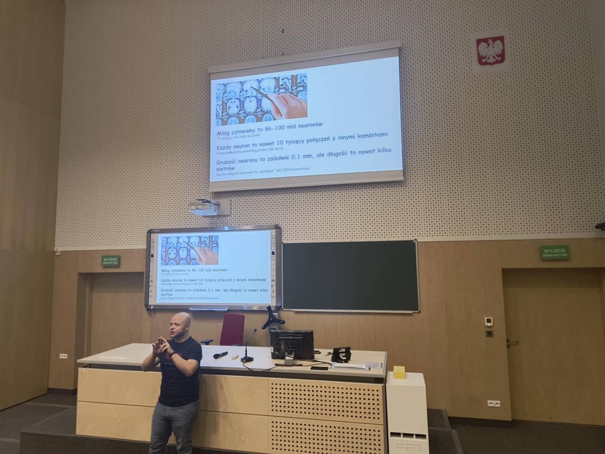 Uczniowie klasy 3A na wykładzie z biologii