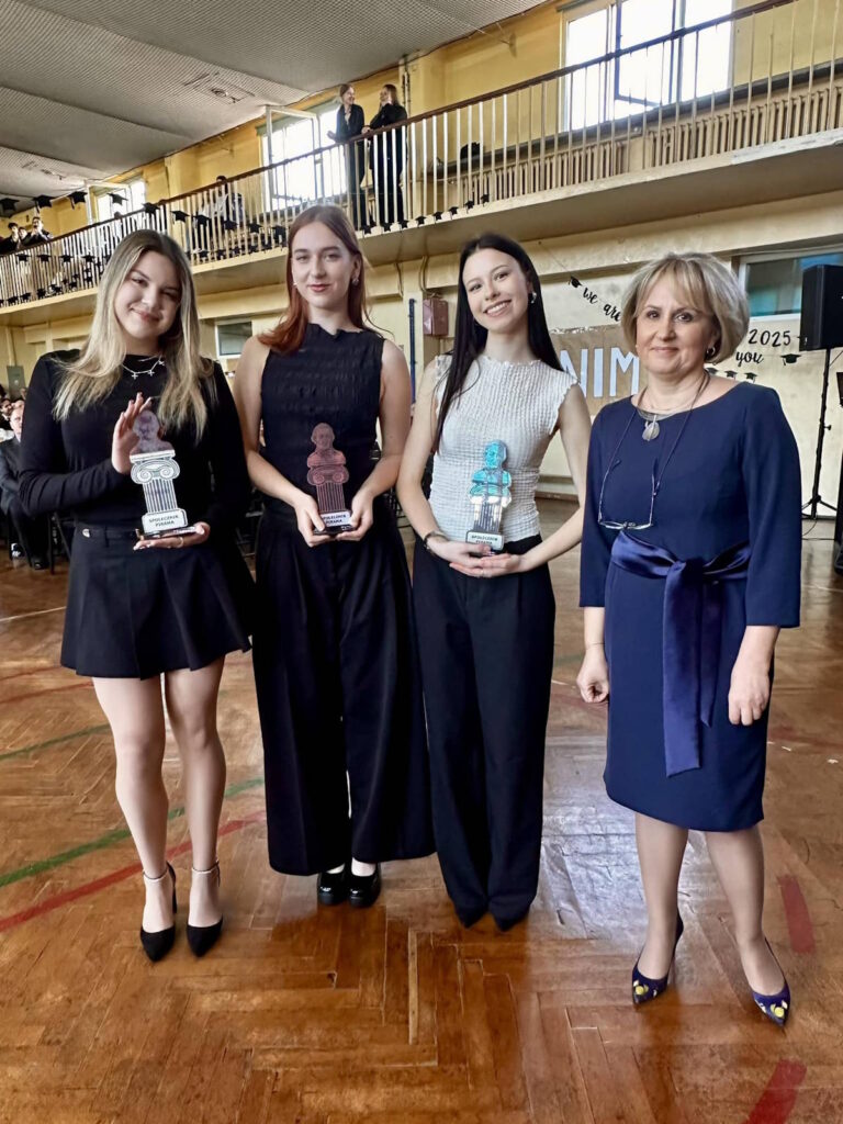 Wyróżnienie w kategorii Społecznik PIRAMA - otrzymały niezastąpione: Martyna Fedorczyk, Izabela Krukowska i Natalia Zedelo z klasy 4C