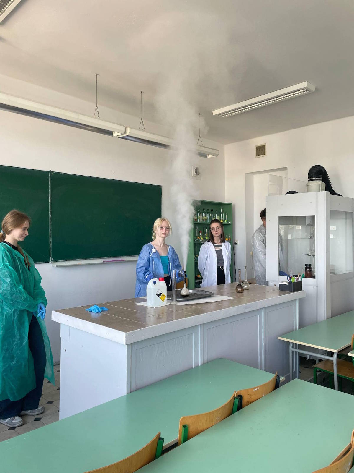 Pokazy w pracowni chemicznej