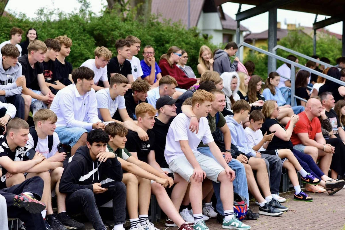 Finał Igrzysk Sportowych, uczestnicy zmagań sportowych na trybunach