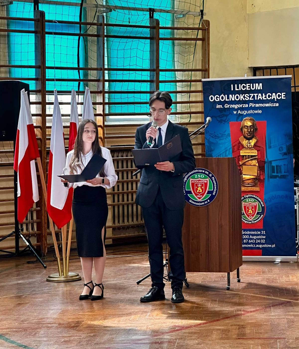 Prowadzący uroczystość - Oliwia Poźniakowska i Bartłomiej Krysztofik