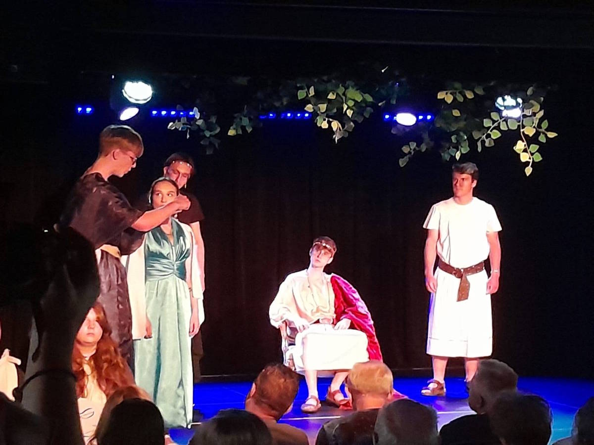 Aktorzy Res Humanae na scenie Augustowskich Placówek Kultury