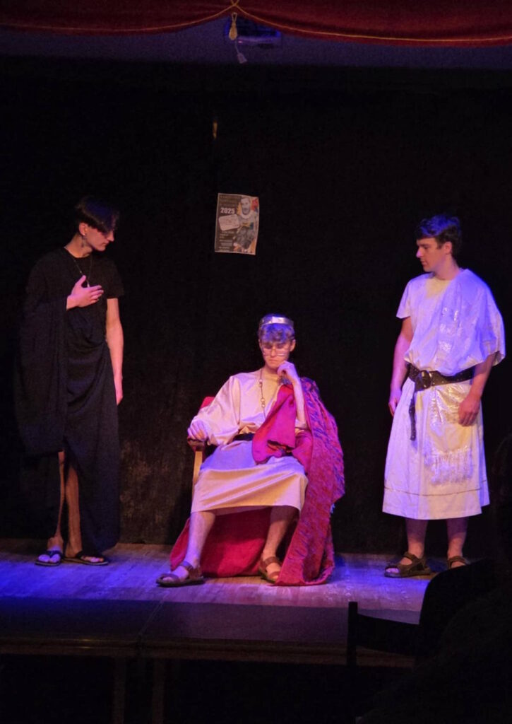 Członkowie teatru Res Humanae w sztuce "Odprawa posłów greckich"