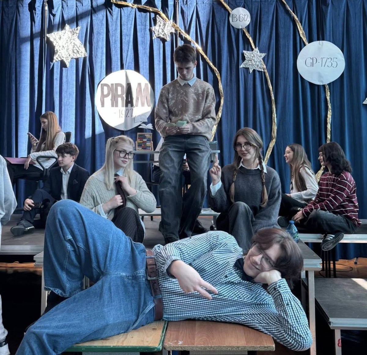 Członkowie Teatru Res Humanae przed spektaklem