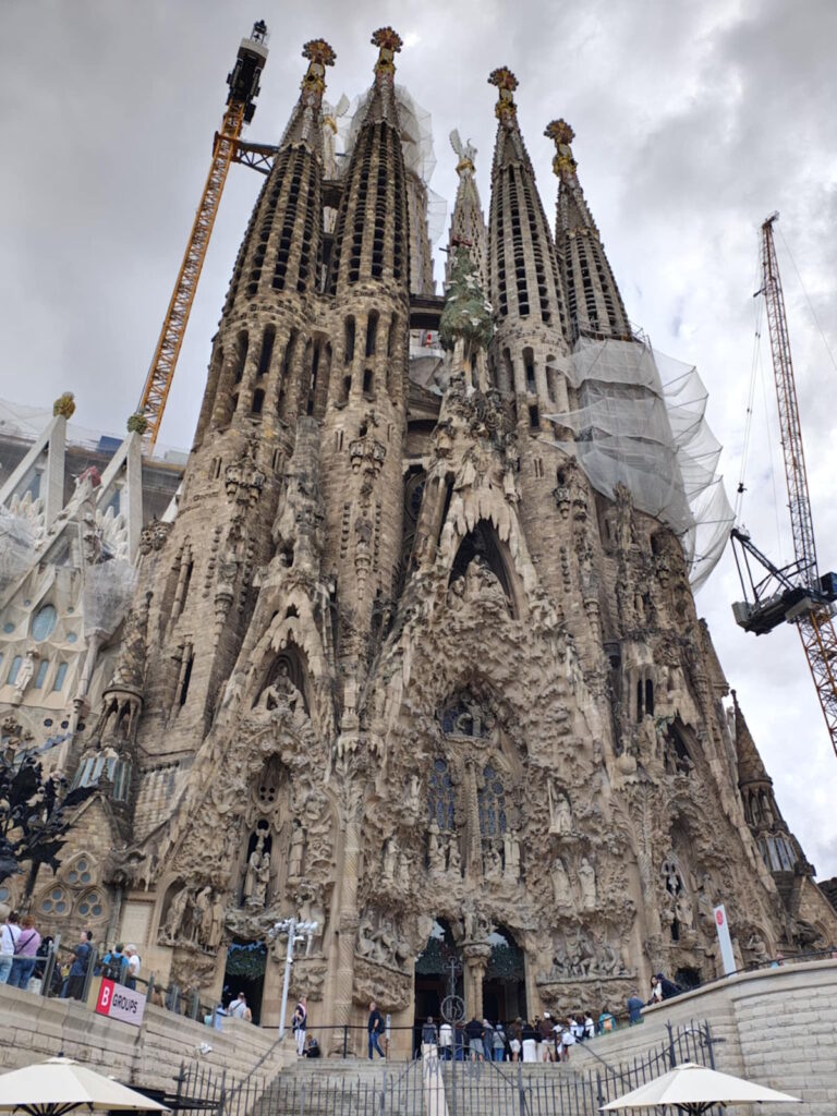 Sagrada Familia, secesyjna bazylika zaprojektowana przez Antonia Gaudiego