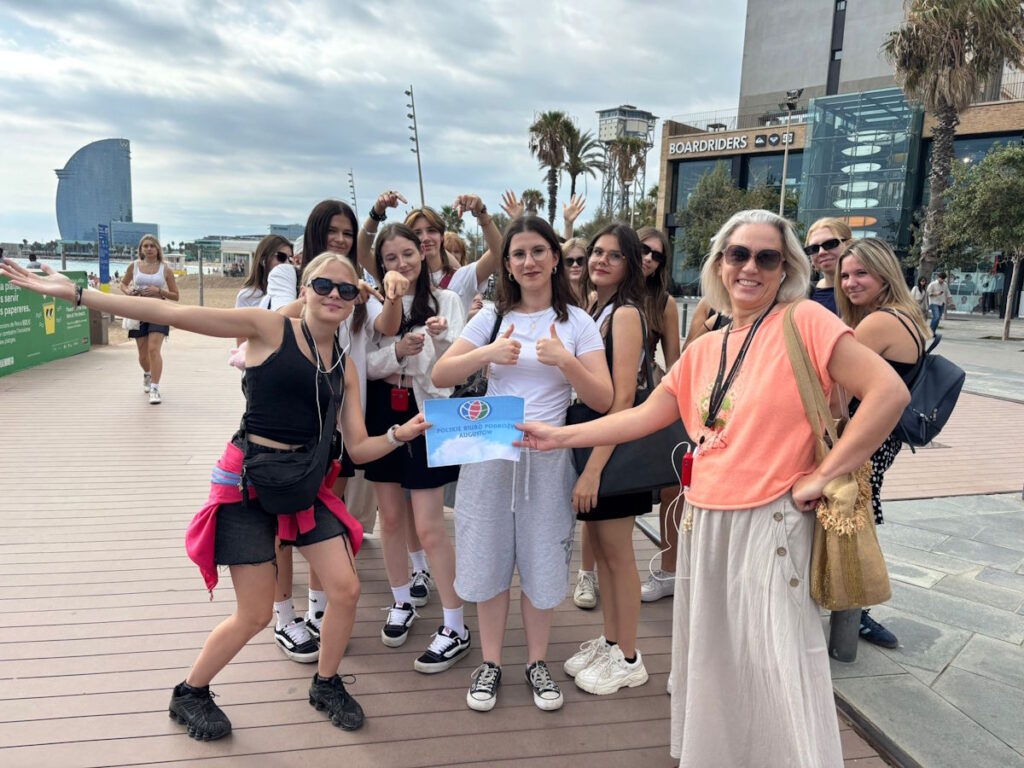 Uczestniczki wycieczki z opiekunem, Panią Joanną Ostapowicz