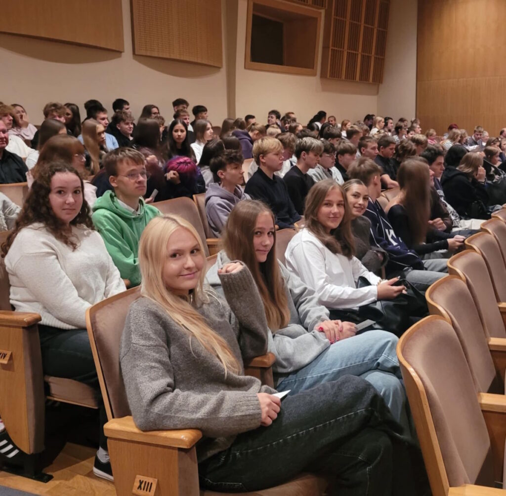 Uczestnicy wycieczki do Opery i Filharmonii Podlaskiej