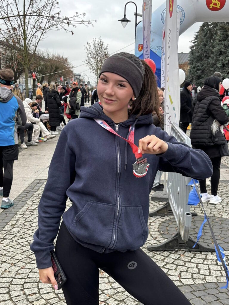 Uczestniczka Biegu Niepodległości
