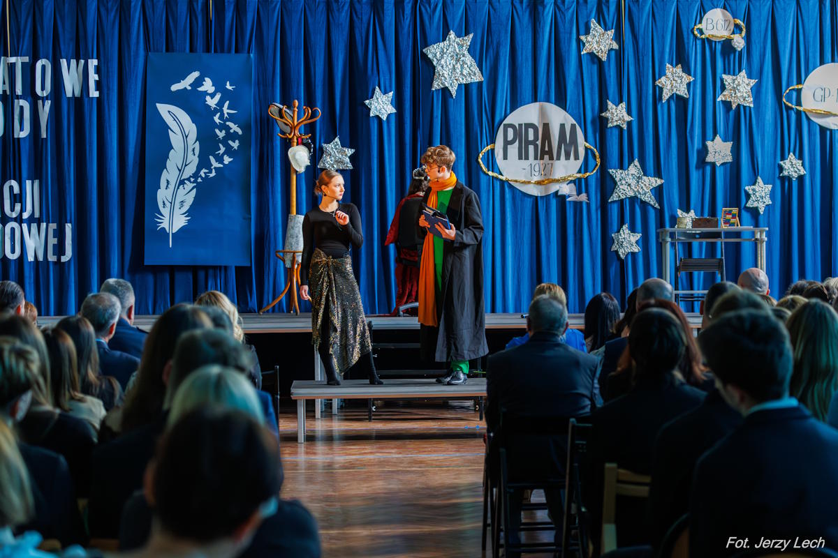 Hanna Stankiewicz i Kuba Karpiński na scenie (fotografia Jerzy Lech)