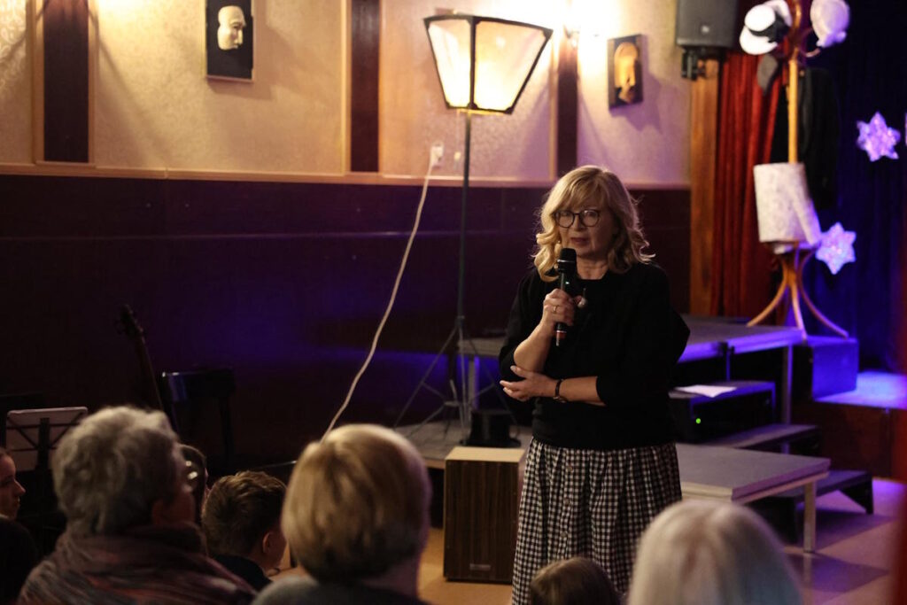 Pani Bożena Bendig, założycielka Res Humanae, reżyser i autorka scenariuszy w jednej osobie