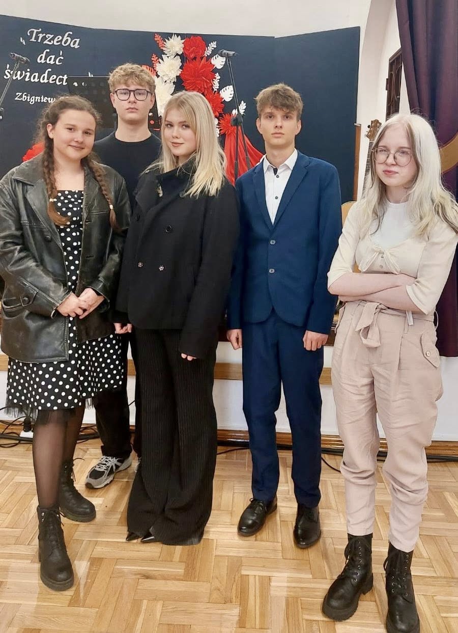 Reprezentanci Piramowicza w XXXIII Wojewódzkim Festiwalu Piosenki i Poezji Patriotycznej