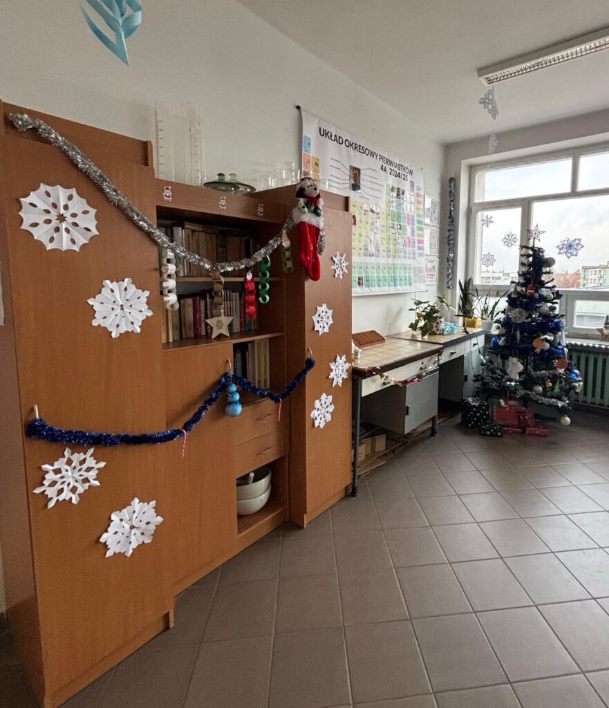 Przykłady świątecznych dekoracji sal lekcyjnych