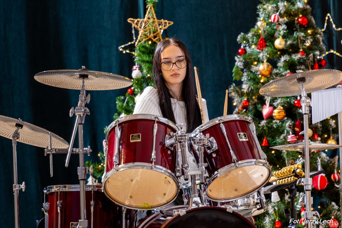 Występ solowy na perkusji