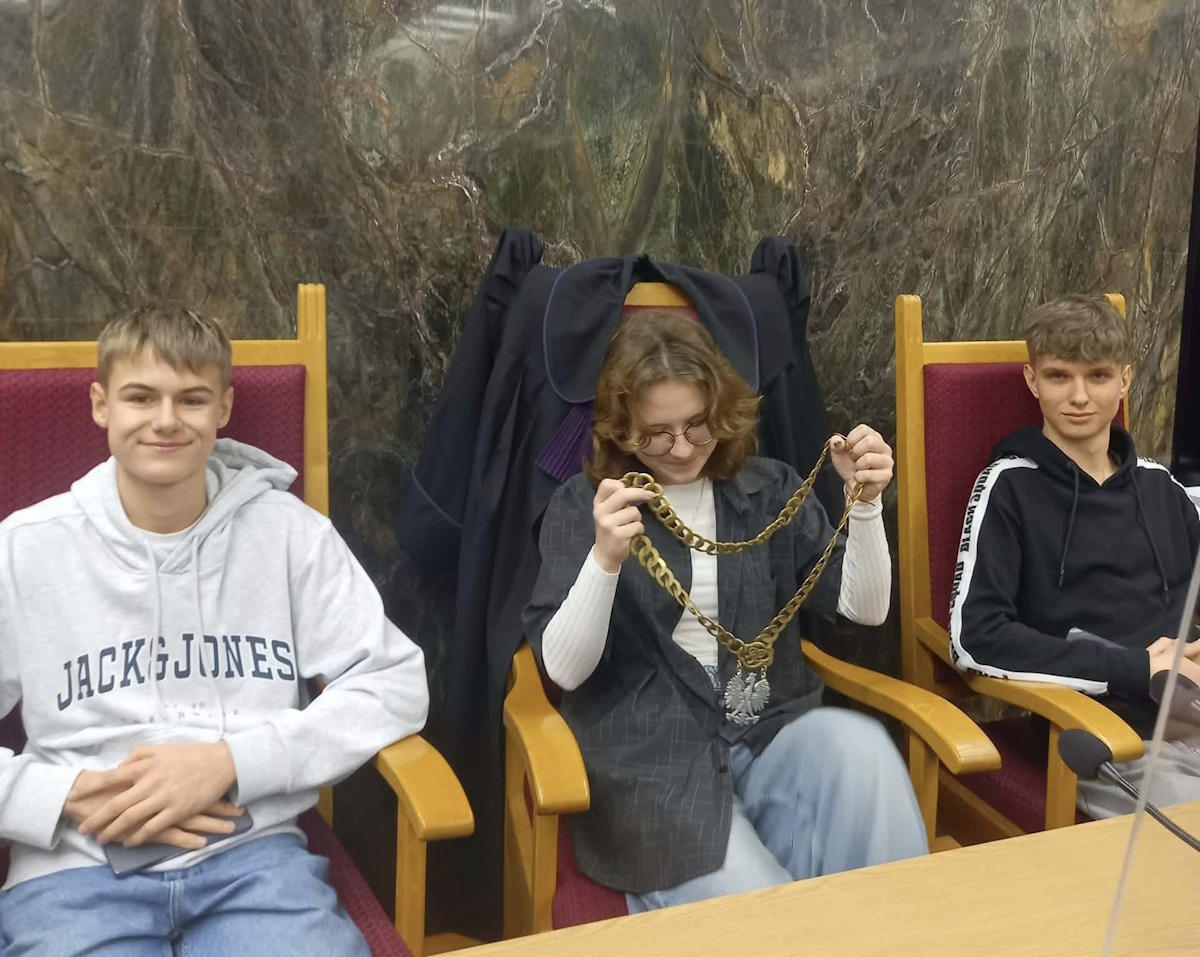 Uczniowie klasy 1C w Wydziale Karnym Sądu Rejonowego w Augustowie