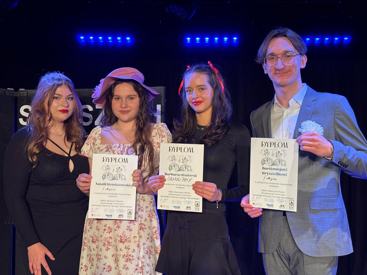 Od lewej: Karolina Olszewska, Natalia Remiszewska, Barbara Kosiorek, Bartłomiej Krysztofik