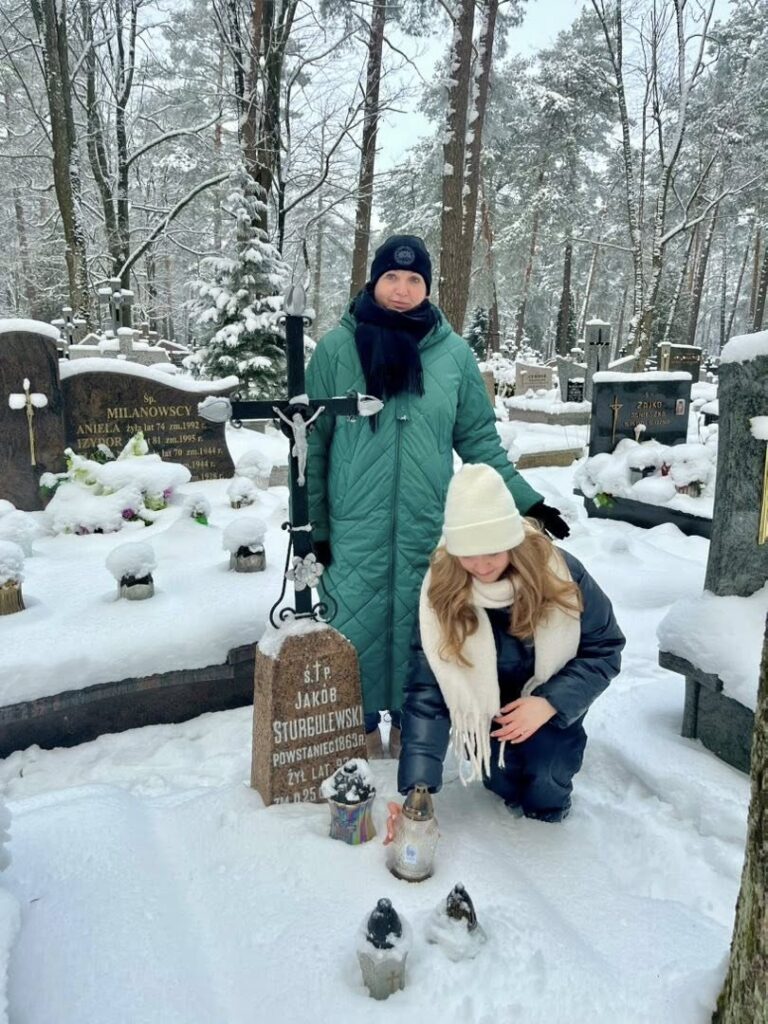 Uczniowie Piramowicza na grobach powstańców styczniowych