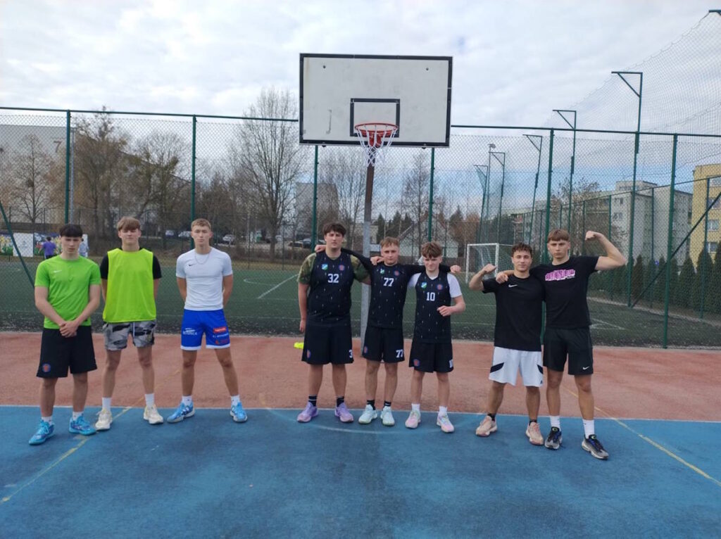 Zwycięskie drużyny turnieju koszykówki