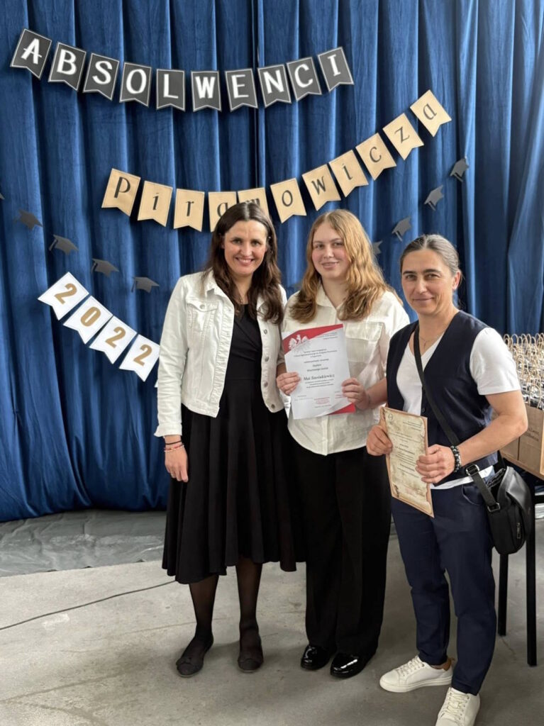 Wyróżnieni uczniowie z klasy 4F z wychowawczynią, Panią Martą Pietrzak-Wolinowską