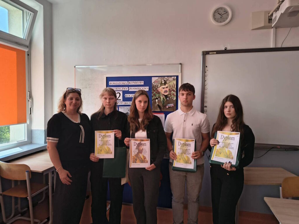 Ewelina Rzepko, Zuzanna Zalewska, Marta Wasilewska, Wiktor Oborski oraz Pani Magdalena Siedlecka