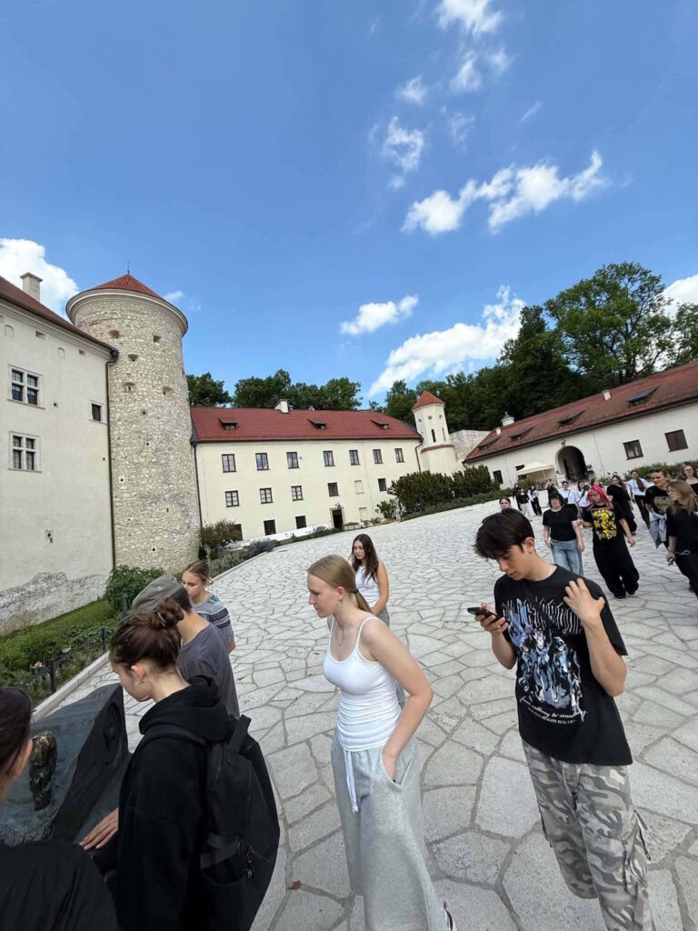 Uczestnicy wycieczki w Ojcowskim Parku Narodowym