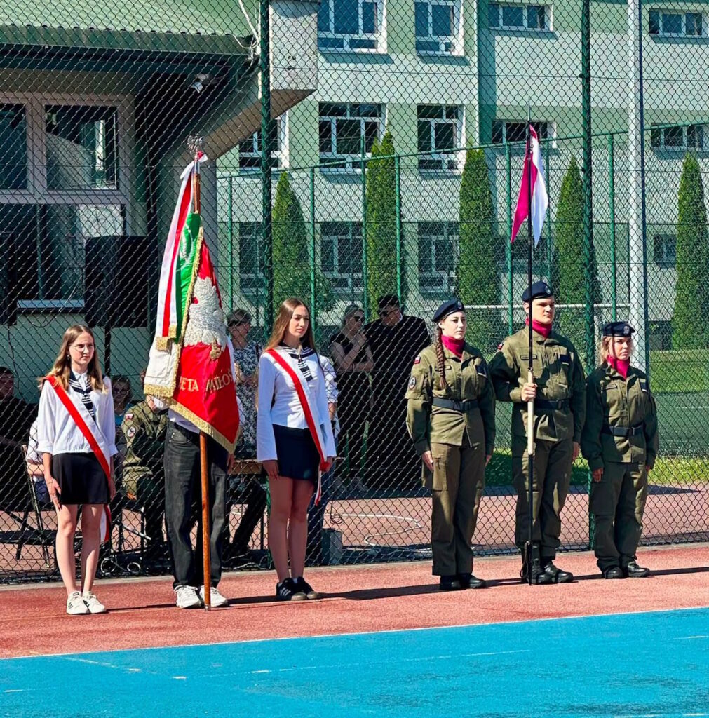 Poczet Sztandarowy i Symbol Oddziałów Przygotowania Wojskowego