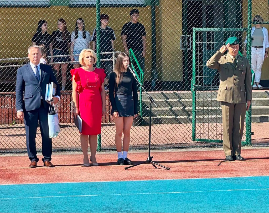 Dyrekcja Szkoły oraz przedstawiciel WCR w Suwałkach